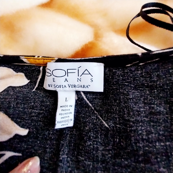 Sofia Vergara casual blouse for women sz Large - Picture 4 of 7